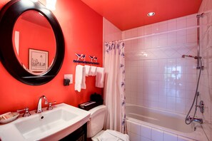 Condo, 2 habitaciones | Baño | Toallas 