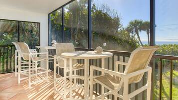 Condo, 2 habitaciones | Balcón