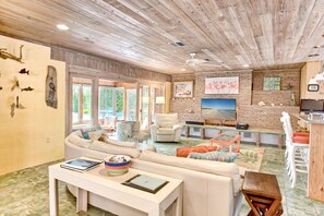 House, 4 Bedrooms | Living area