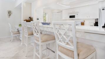 Condo, 3 Bedrooms | Private kitchen | Fridge, microwave, oven, stovetop