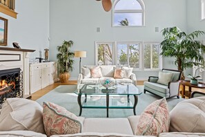 TV a schermo piatto, caminetto, lettore DVD