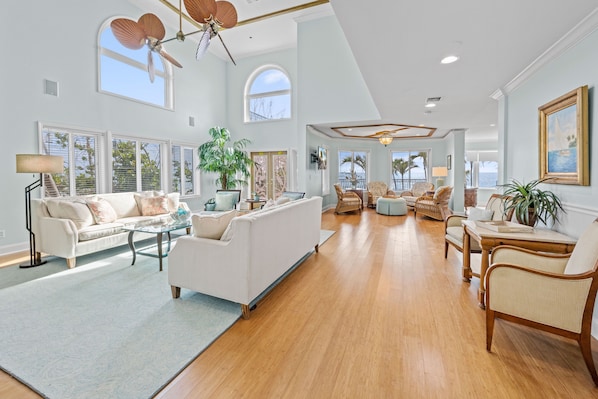 Flat-screen TV, fireplace, DVD player - Aloha Baby (Captiva)