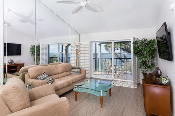 Condo, 2 Bedrooms | Living area