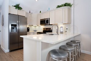 Condo, 2 Bedrooms | Private kitchen