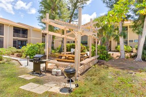 Condo, 2 Bedrooms | BBQ/picnic area