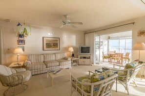 Condo, 2 Bedrooms | Living area