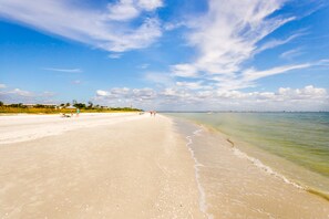 Condo, 3 Bedrooms | Property grounds