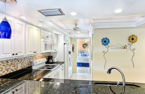 Condo, 3 quartos | Cozinha privada | Micro-ondas, fogão, cooktop, lava-louças