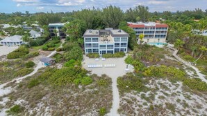 Condo, 2 Bedrooms | Property grounds