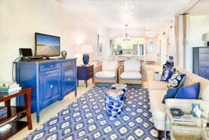 Condo, 2 chambres | Aire de séjour | Téléviseur à écran plat