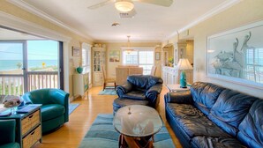 Condo, 3 habitaciones | Área de sala de estar