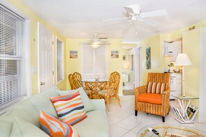 Condo, 1 Bedroom | Living area