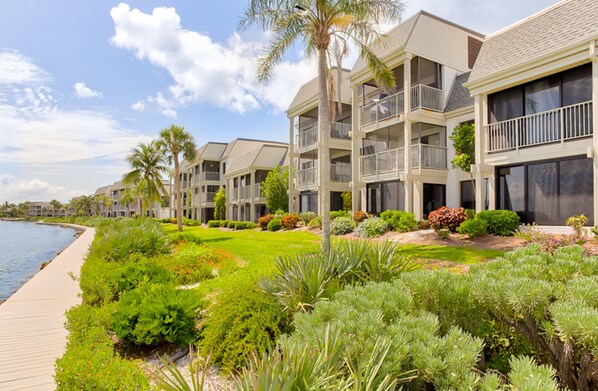 Condo, 2 Bedrooms | Property grounds - Mariner Point 1043 (Sanibel)