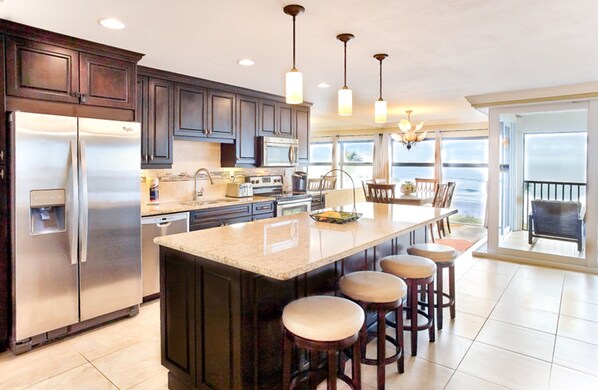 Condo, 2 Bedrooms | Private kitchen