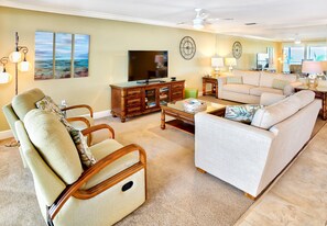 Condo, 2 Bedrooms | Living area