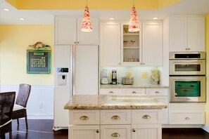 Casa adosada, 3 habitaciones | Cocina privada | Frigorífico, microondas, placa de cocina y lavavajillas