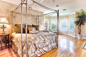 House, Multiple Beds | 7 bedrooms, free WiFi, bed sheets - Rainbows End (Captiva)
