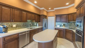 Condo, 3 Bedrooms | Private kitchen