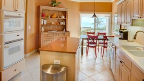 Condo, 3 Bedrooms | Private kitchen