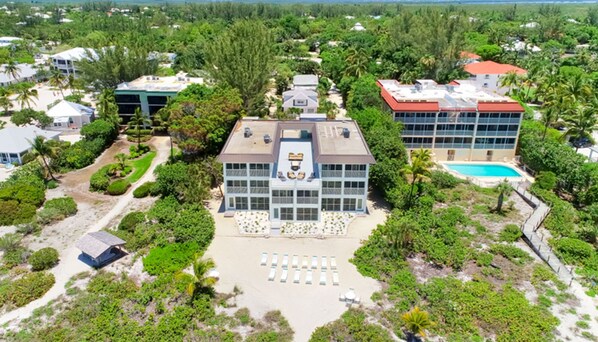 Condo, 2 Bedrooms | Property grounds