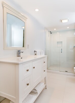 Condo, 2 Bedrooms | Bathroom | Towels