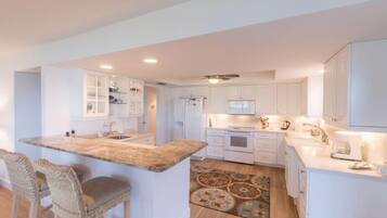 Casa, 3 dormitoris | Cuina privada | Frigorífic, microones, placa de cuina i rentaplats