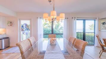 Casa, 3 dormitoris | Zona de menjador de l'habitació