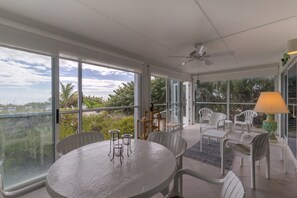 Condo, 2 chambres | Repas dans la chambre