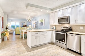 Condo, 2 Bedrooms | Private kitchen