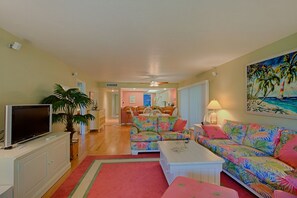 公寓客房, 3 間臥室 | 起居區 | 平面電視