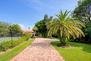 Condo, 3 Bedrooms | Property grounds - Snug Harbor 311 (Sanibel)