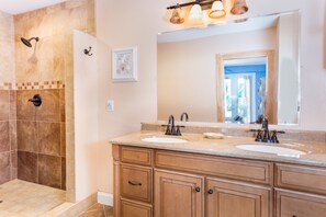 House, 5 Bedrooms | Bathroom - Mango Court (Captiva)