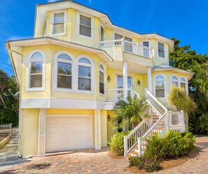 House, 5 Bedrooms | Front of property