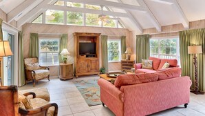 Living area - Bird of Paradise (Captiva)