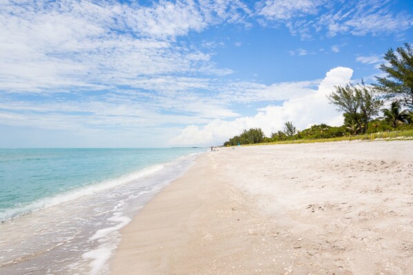 House, 5 Bedrooms | Beach