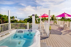 House, 5 Bedrooms | Outdoor spa tub