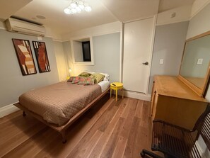 4 室のベッドルーム、デスク、アイロン / アイロン台、WiFi