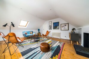 Apartment (2 Bedrooms) | Living area - NEW Bohemian 2 Bedroom Victorian Flat in Dalston (London)