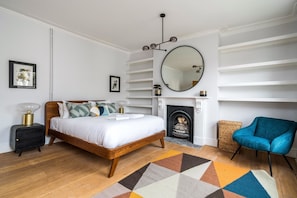 Apartment (2 Bedrooms) | 2 bedrooms, WiFi, bed sheets - NEW Bohemian 2 Bedroom Victorian Flat in Dalston (London)