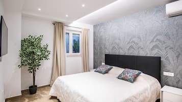 Deluxe Double Room (Lower Ground) | In-room safe, blackout drapes, soundproofing, iron/ironing board