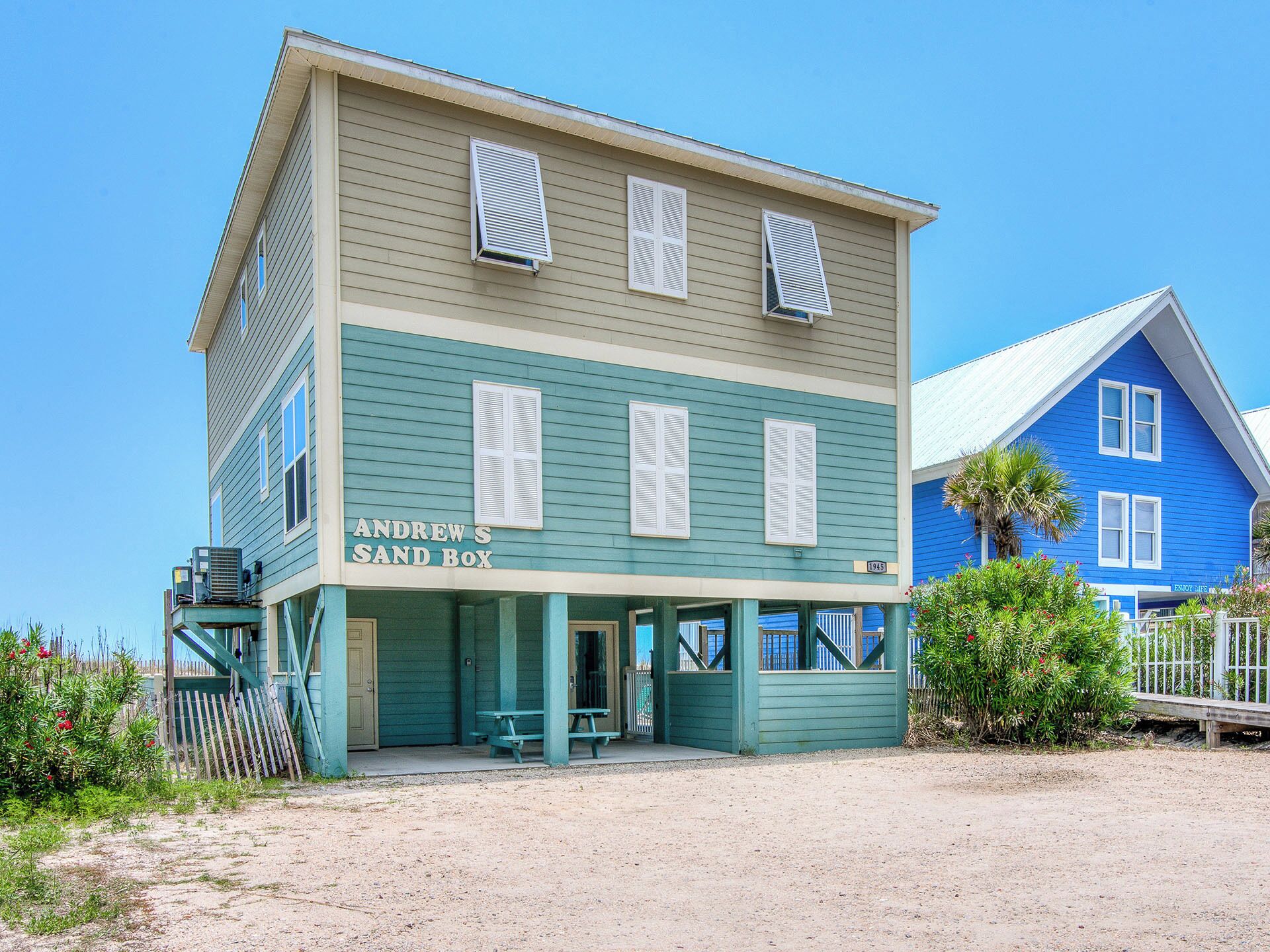Andrew's Sandbox: Nice 6BR Beachfront with Heatable Pool! Sleeps 21!