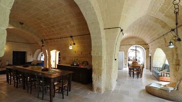 TĂ€gliches inbegriffenes FrĂŒhstĂŒcksbuffet