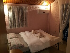 Appartement Confort, vue partielle sur la mer | Bureau, espace de travail pour ordinateurs portables
