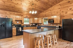 冰箱、微波炉、烤箱、炉灶