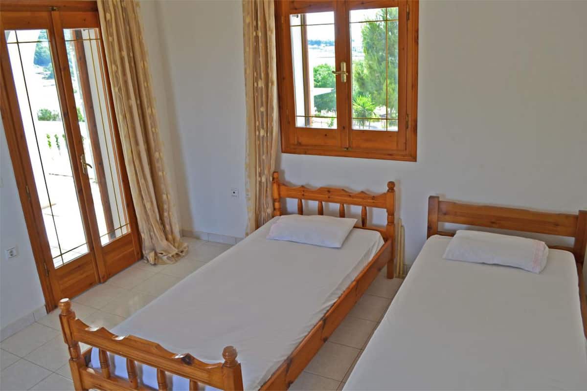 Apartment, Mountain View | Iron/ironing board, free WiFi, bed sheets