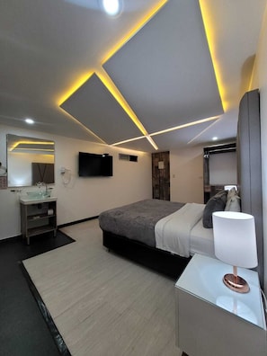 Deluxe Room, Jetted Tub | Laptop workspace, free WiFi, bed sheets