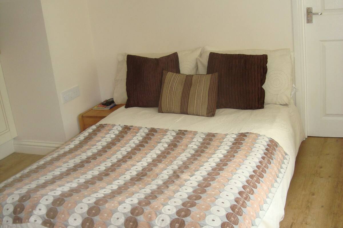 Double Room, 1 Double Bed | WiFi (free), bed sheets