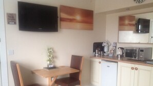 Unclassified image, 5 of 8, button - CROSSWAYS TAVERN (Exeter)