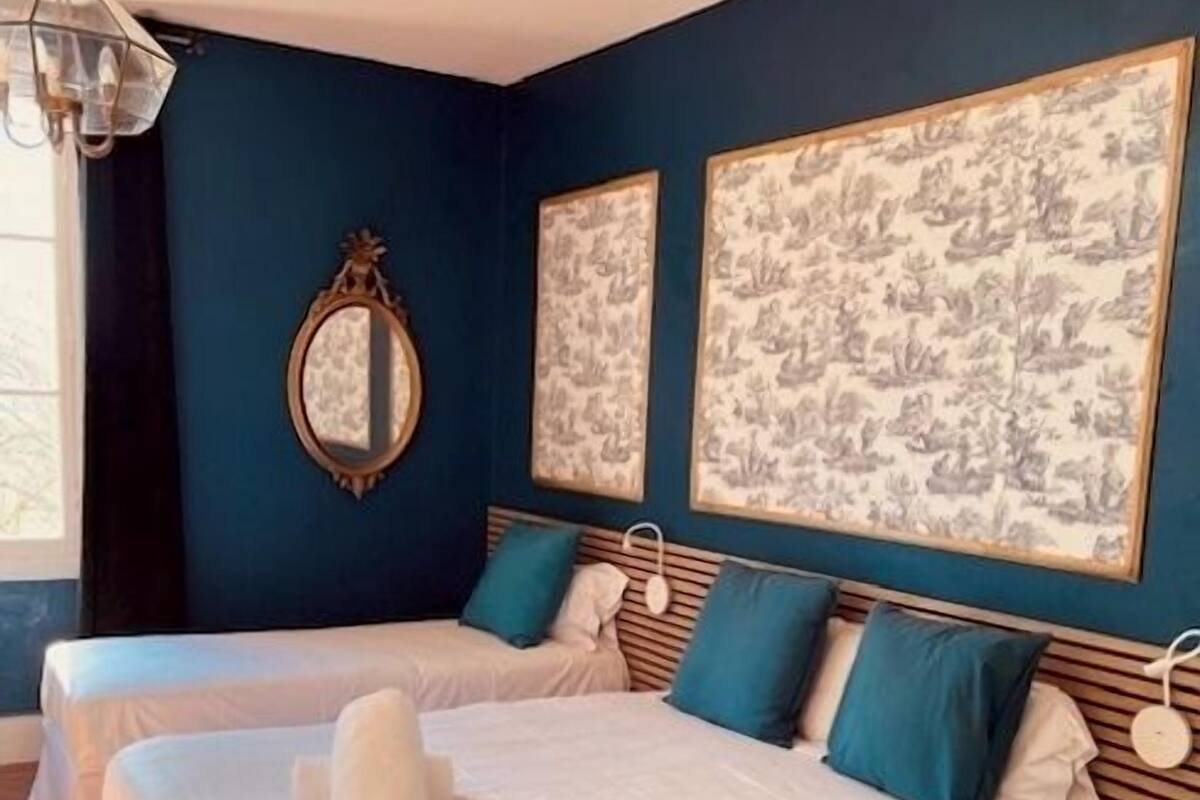 Kamar Comfort (Castiglione) | Meja kerja, tirai kedap cahaya, kedap suara, dan setrika/meja setrika