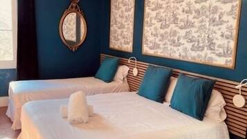 Chambre Confort (Castiglione) | 1 chambre, bureau, rideaux occultants, chambres insonorisées